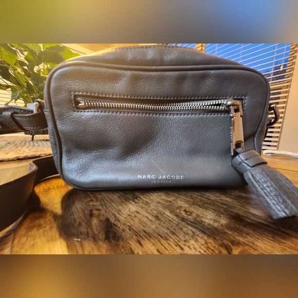 Marc Jacobs Handbags - Marc Jacobs Leather Crossbody Bag